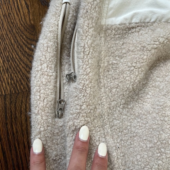 Outdoor voices mega fleece shorts beige small - Picture 5 of 5